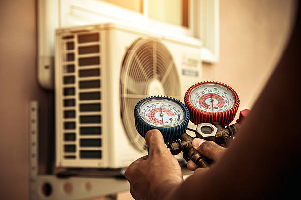 Professional Hvac technician working in Flint, MI
